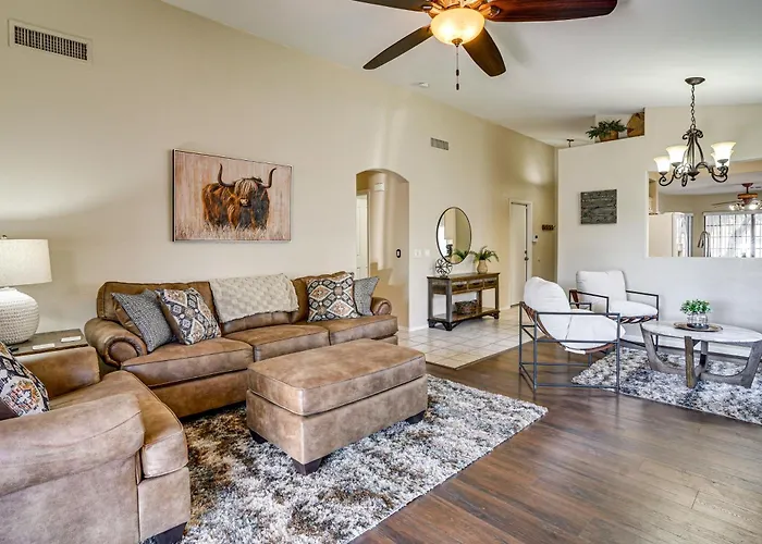 2 Mi To Stadium! Dog-friendly Home, Pool Holiday home Surprise