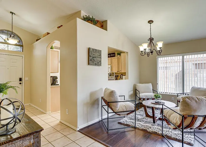 2 Mi To Stadium! Dog-friendly Home, Pool Holiday home