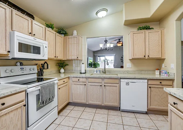 2 Mi To Stadium! Dog-friendly Home, Pool *