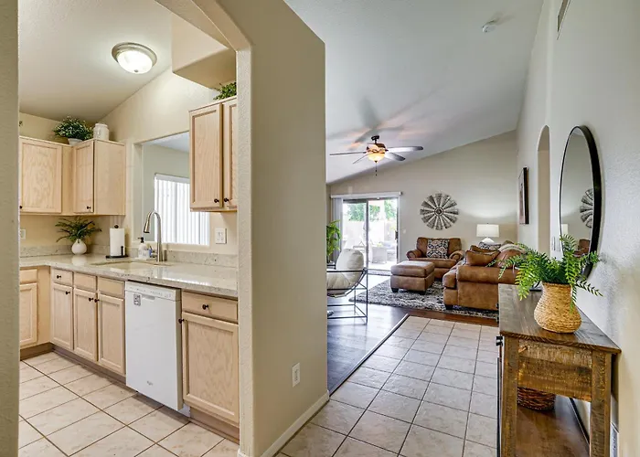 Holiday home 2 Mi To Stadium! Dog-friendly Home, Pool *