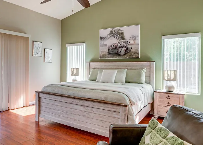 2 Mi To Stadium! Dog-friendly Home, Pool Surprise