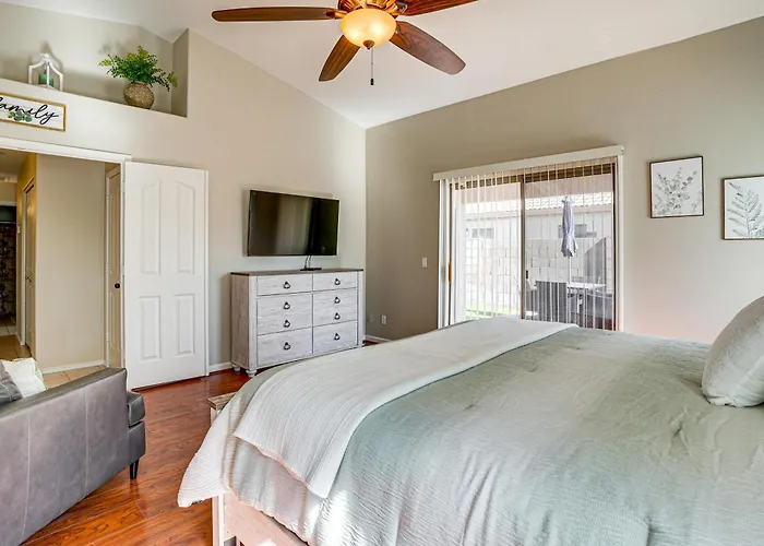 Holiday home 2 Mi To Stadium! Dog-friendly Home, Pool