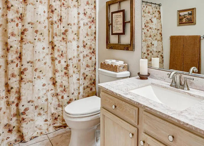 Holiday home 2 Mi To Stadium! Dog-friendly Home, Pool Surprise