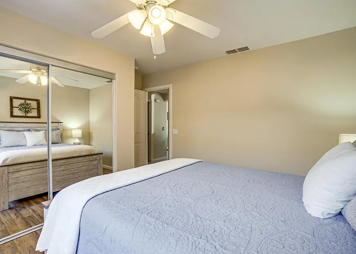 Holiday home 2 Mi To Stadium! Dog-friendly Home, Pool Surprise